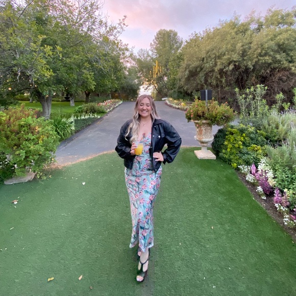 Meet your Posher, Sophia - Picture 1 of 2